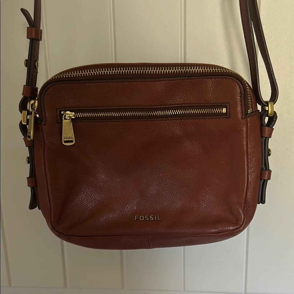Fossil Brown Leather Crossbody Bag with Adjustable Strap